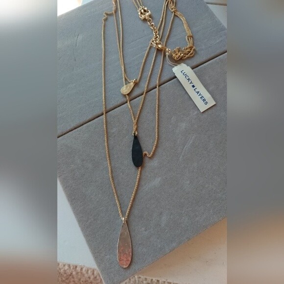 Lucky Layer Necklace - 3 layers - Picture 9 of 10